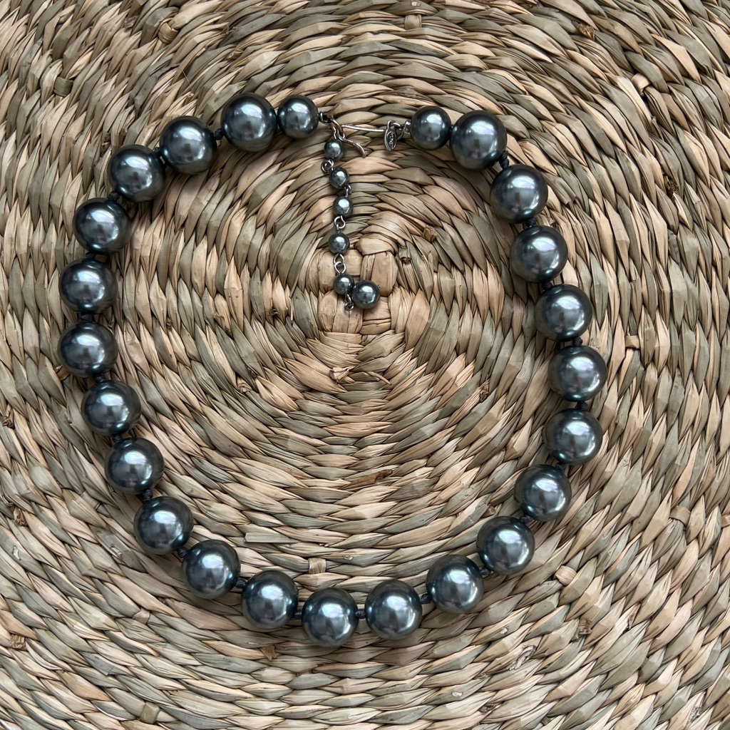 Monet Choker Necklace Vintage Large Beads 15$